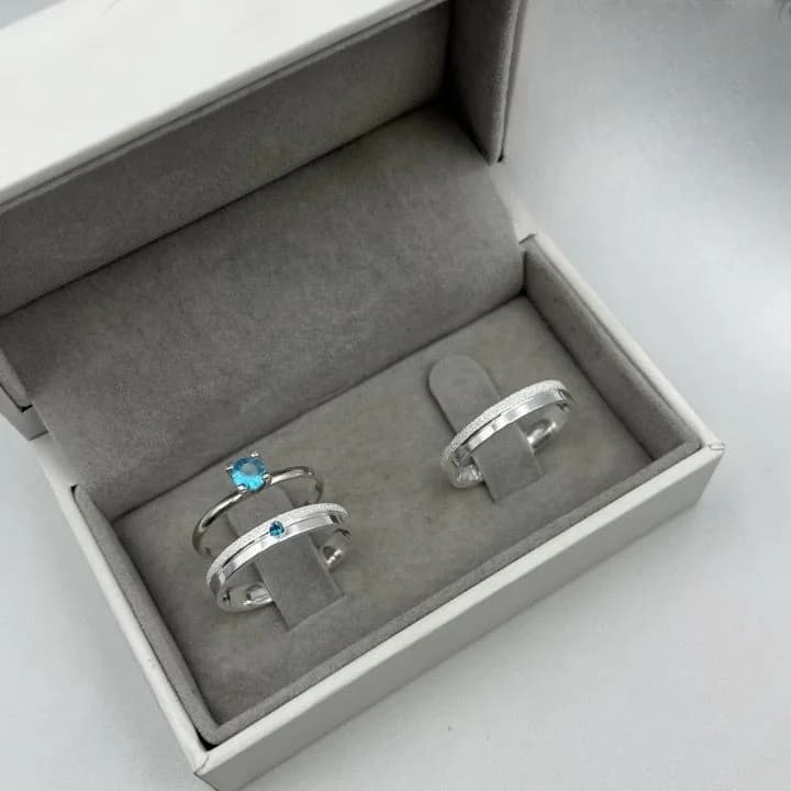 ✨ Aliança Metade Diamantada com Pedra Colorida – 3mm ✨ — Alianças Oliveira
