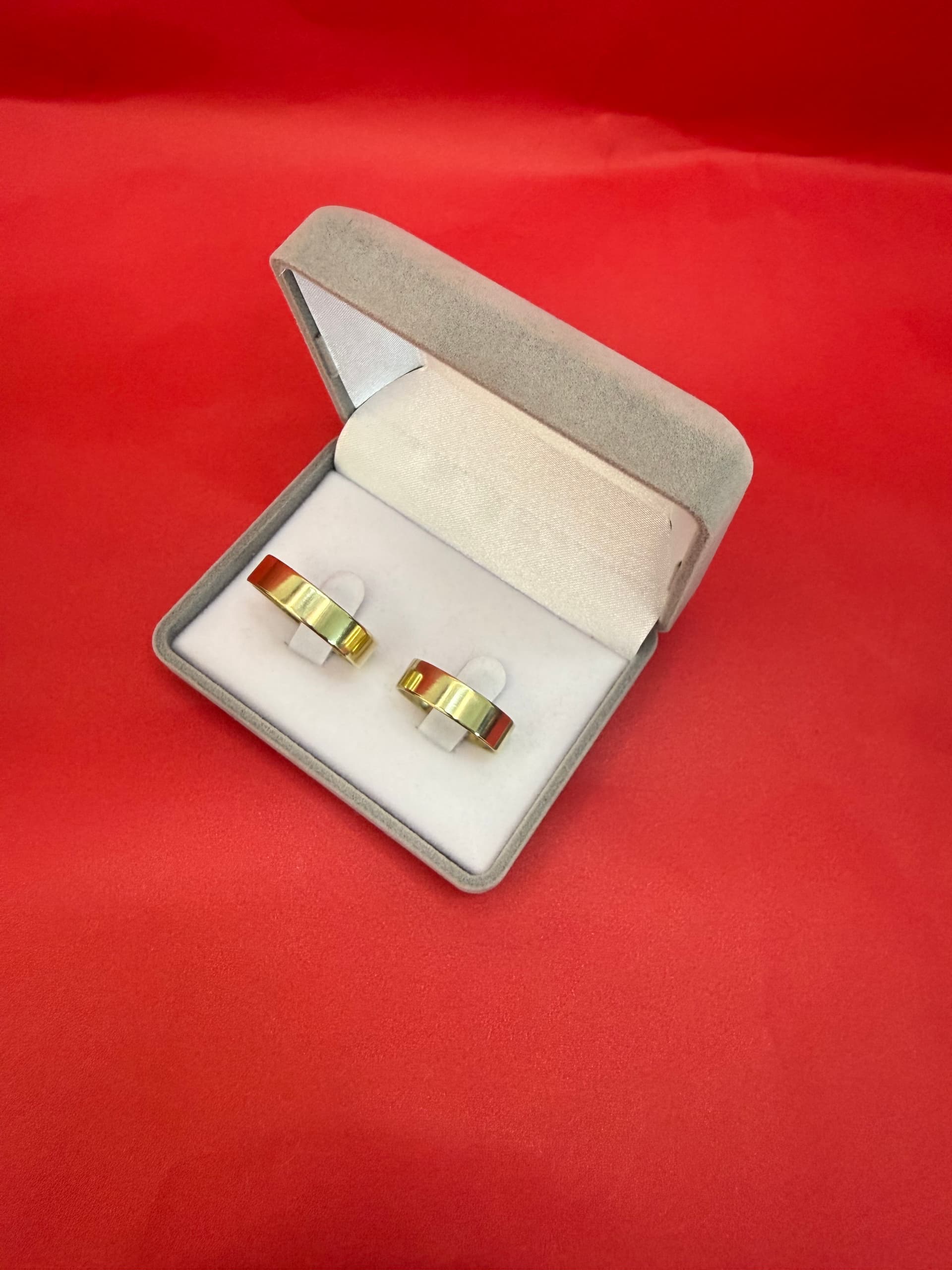 Par de Moeda Antiga 6mm tradicional reta + Gravação — Alianças Oliveira